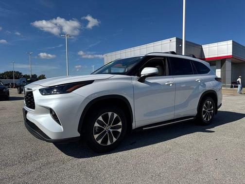 2025 Toyota Highlander XLE