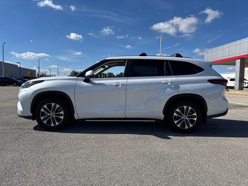 2025 Toyota Highlander XLE