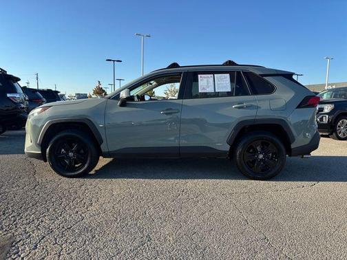 2022 Toyota RAV4 Hybrid XLE