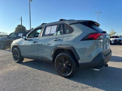 2022 Toyota RAV4 Hybrid XLE