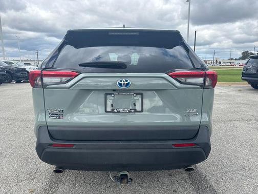 2022 Toyota RAV4 Hybrid XLE