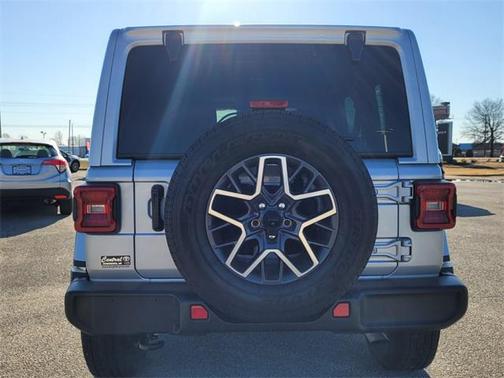 2024 Jeep Wrangler 4-Door Sahara 4x4