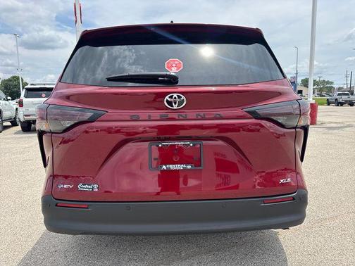 Ruby Flare Pearl 2026 Toyota Sienna XLE