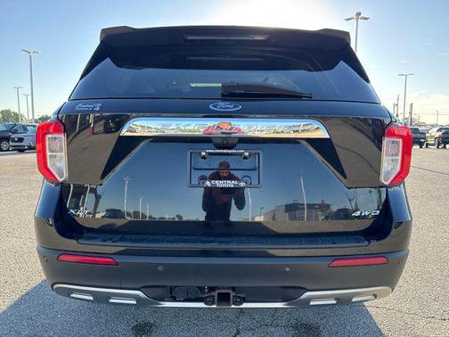 Agate Black Metallic 2022 Ford Explorer XLT