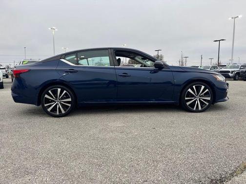 2021 Nissan Altima SR FWD