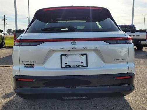 2025 Toyota Crown Signia Limited