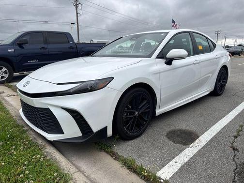 Ice 2025 Toyota Camry SE
