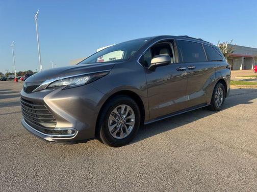 Predawn Gray Mica 2022 Toyota Sienna XLE