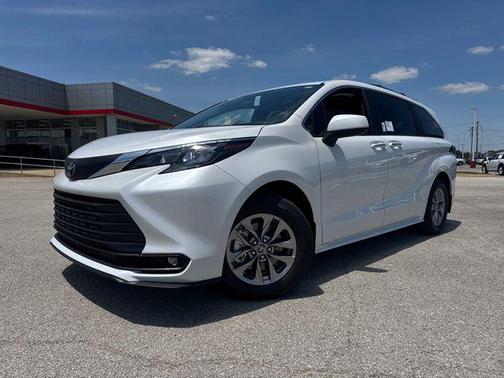 Wind Chill Pearl 2026 Toyota Sienna XLE Passenger Van