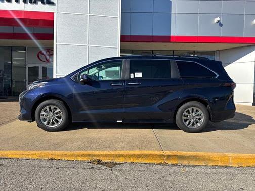 2025 Toyota Sienna XLE