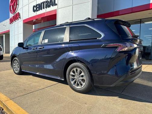 2025 Toyota Sienna XLE