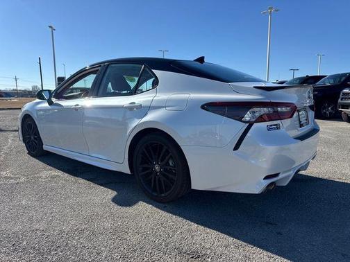 2024 Toyota Camry Hybrid SE