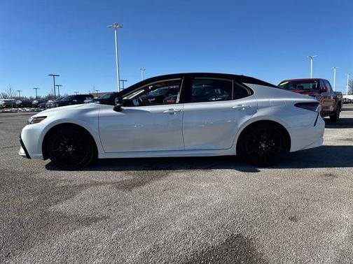 2024 Toyota Camry Hybrid SE