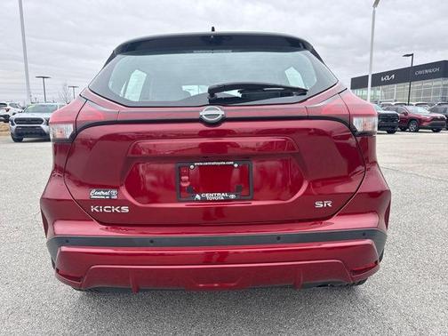 2023 Nissan Kicks SR