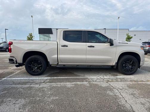White Sands 2026 Chevrolet Silverado 1500 Custom
