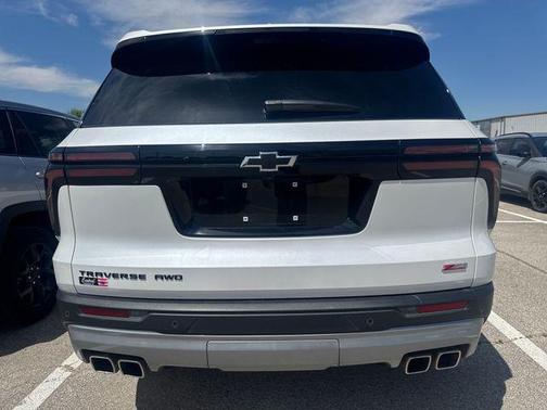 Iridescent Pearl Tricoat 2025 Chevrolet Traverse AWD Z71