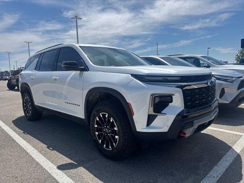 Iridescent Pearl Tricoat 2025 Chevrolet Traverse AWD Z71