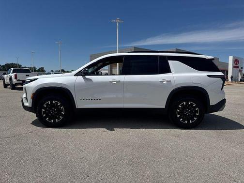 Iridescent Pearl Tricoat 2025 Chevrolet Traverse AWD Z71
