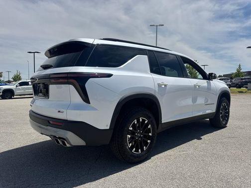 Iridescent Pearl Tricoat 2025 Chevrolet Traverse AWD Z71