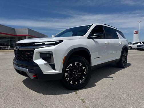 Iridescent Pearl Tricoat 2025 Chevrolet Traverse AWD Z71
