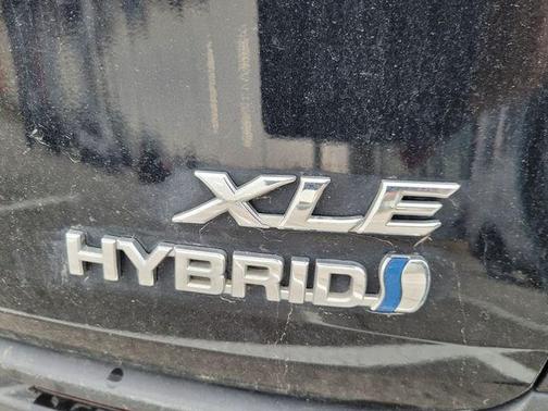 2023 Toyota Sienna XLE 8 Passenger