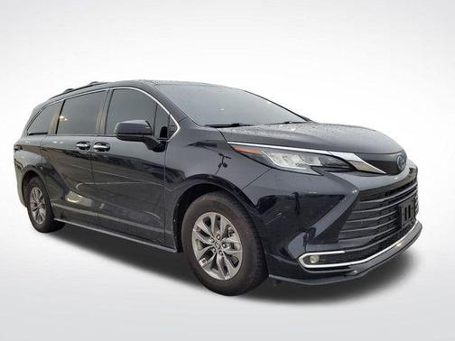 2023 Toyota Sienna XLE 8 Passenger
