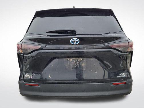 2023 Toyota Sienna XLE 8 Passenger