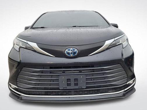 2023 Toyota Sienna XLE 8 Passenger