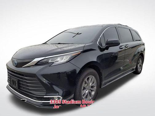 2023 Toyota Sienna XLE 8 Passenger