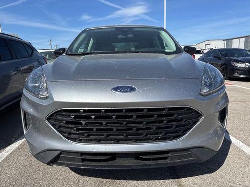 Iconic Silver Metallic 2021 Ford Escape SE