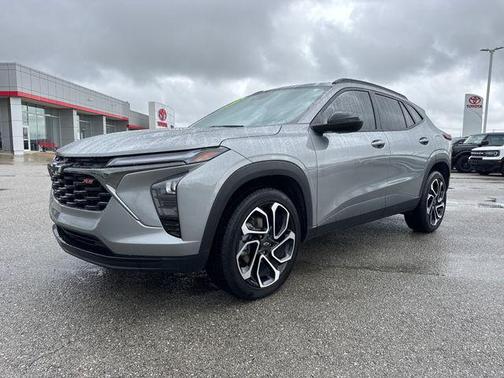 Sterling Gray Metallic 2025 Chevrolet Trax FWD 2RS