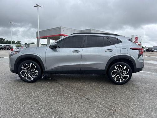 Sterling Gray Metallic 2025 Chevrolet Trax FWD 2RS