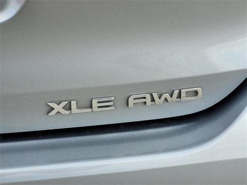 Celestial Silver Metallic 2021 Toyota Highlander XLE