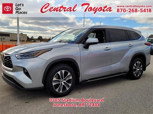 Celestial Silver Metallic 2021 Toyota Highlander XLE