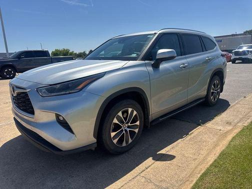 Celestial Silver Metallic 2021 Toyota Highlander XLE