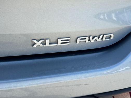 Celestial Silver Metallic 2021 Toyota Highlander XLE