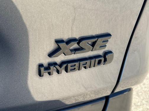 2024 Toyota RAV4 Hybrid SE