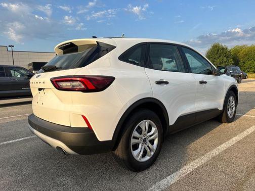 Oxford White 2023 Ford Escape SE