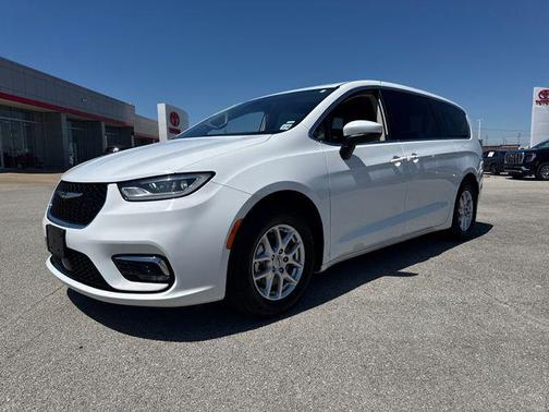 Bright White Clearcoat 2023 Chrysler Pacifica Touring L