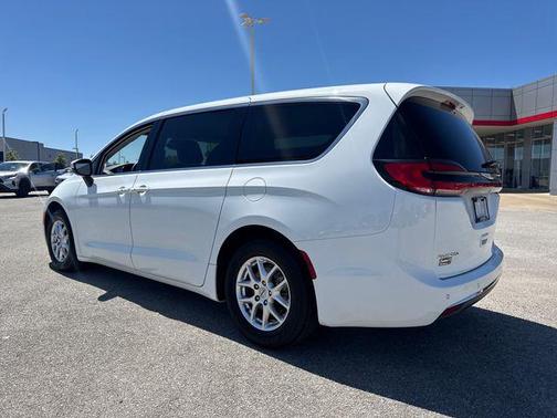 Bright White Clearcoat 2023 Chrysler Pacifica Touring L