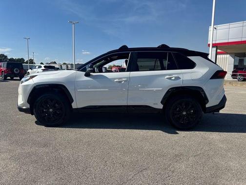 2022 Toyota RAV4 Hybrid SE