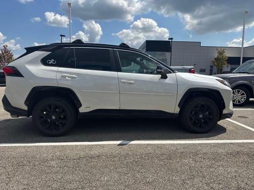 2022 Toyota RAV4 Hybrid SE