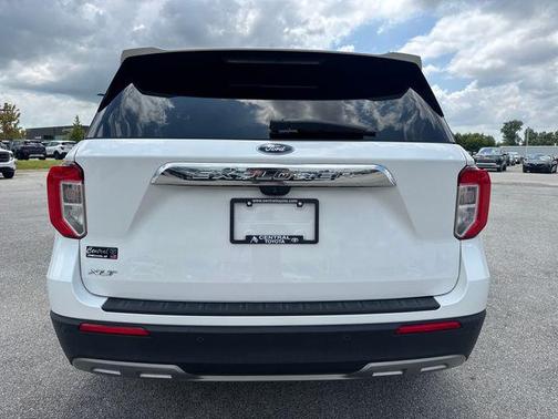 Star White Metallic Tri-Coat 2022 Ford Explorer XLT