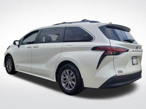 2021 Toyota Sienna XLE 8 Passenger