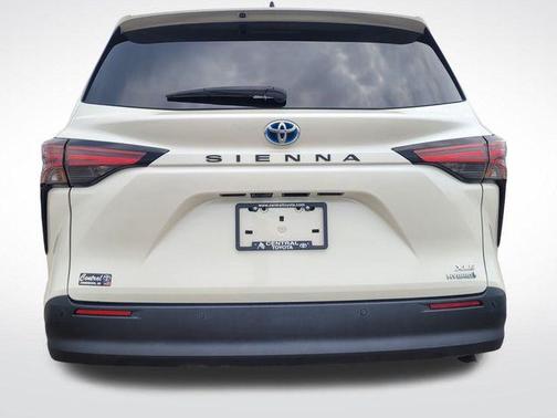 2021 Toyota Sienna XLE 8 Passenger