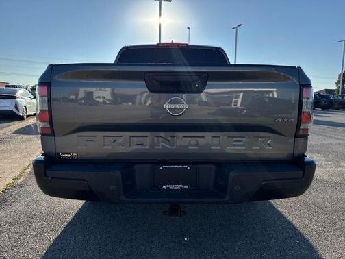 2022 Nissan Frontier S