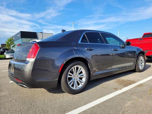 2017 Chrysler 300 Limited