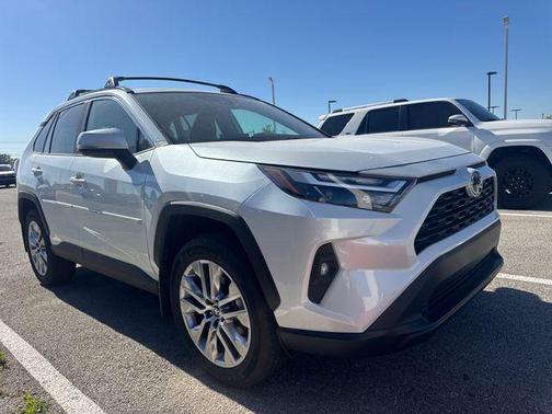Pearl 2025 Toyota RAV4 XLE Premium