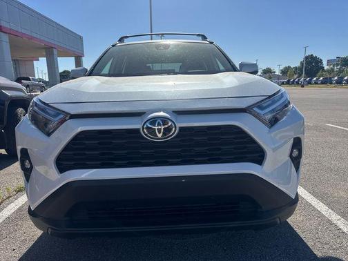 Pearl 2025 Toyota RAV4 XLE Premium