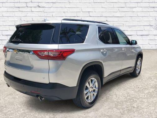 Silver Ice Metallic 2019 Chevrolet Traverse LT Cloth